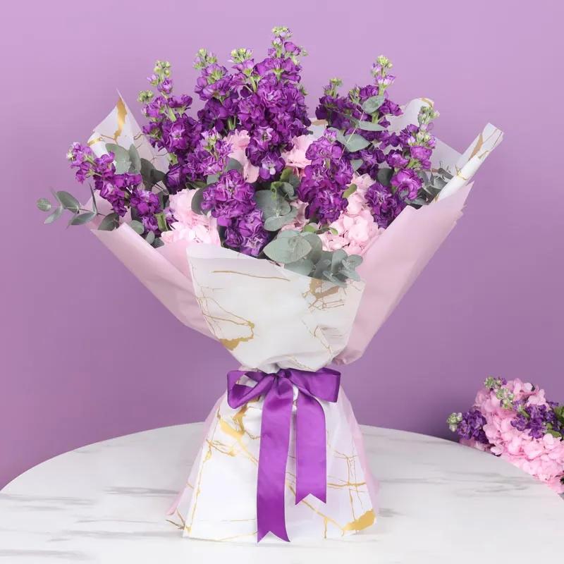 standing-beauty-21-matthiola-and-hydrangea-bouquet_1.webp