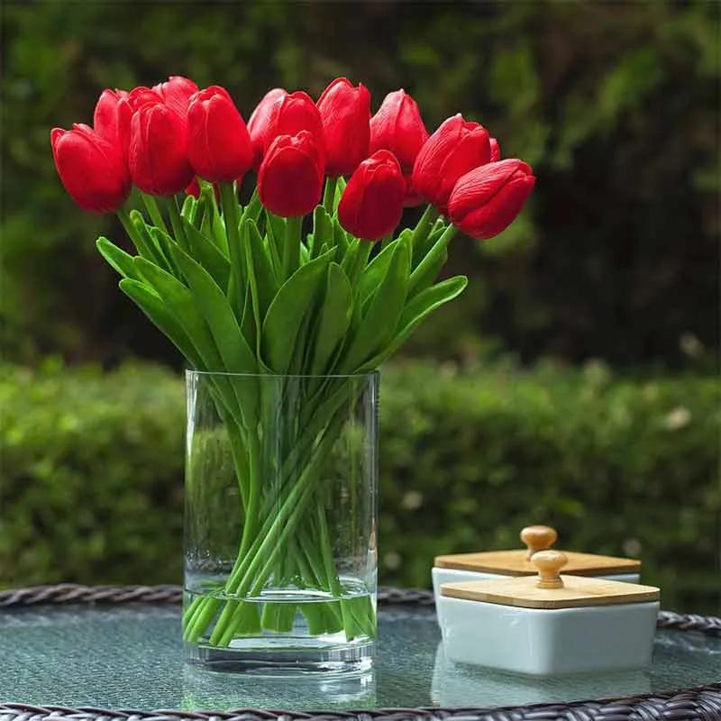 affair-21-red-tulips-vase_1.webp