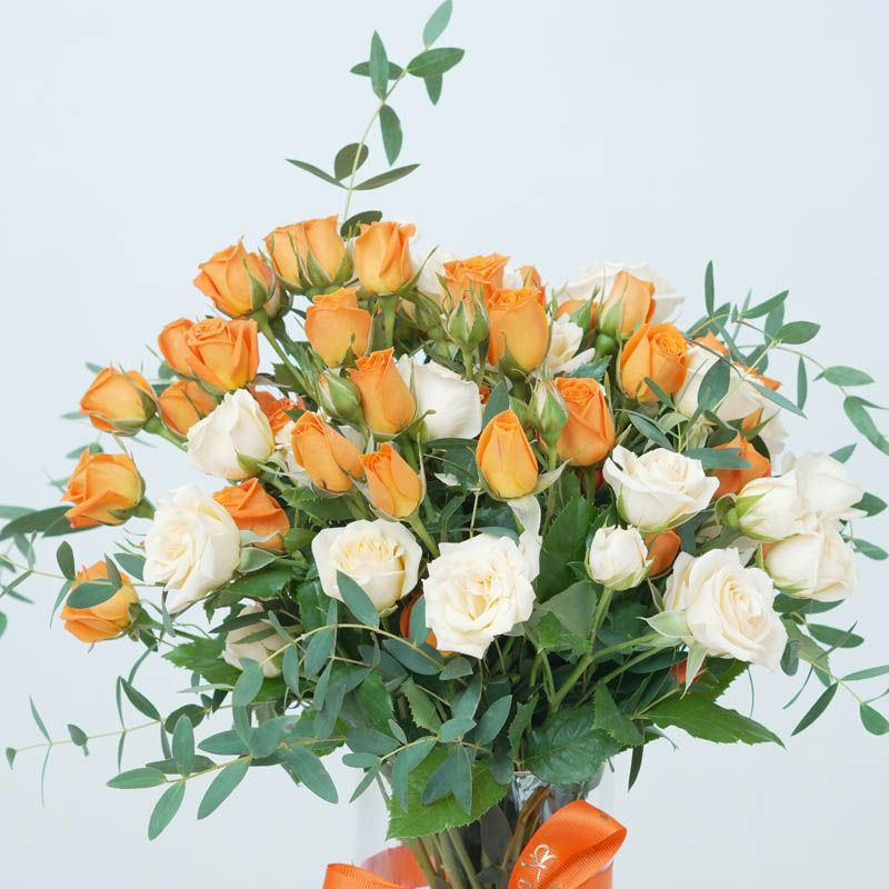 Fantastic 11 Baby Roses In Vase thumbnail 3