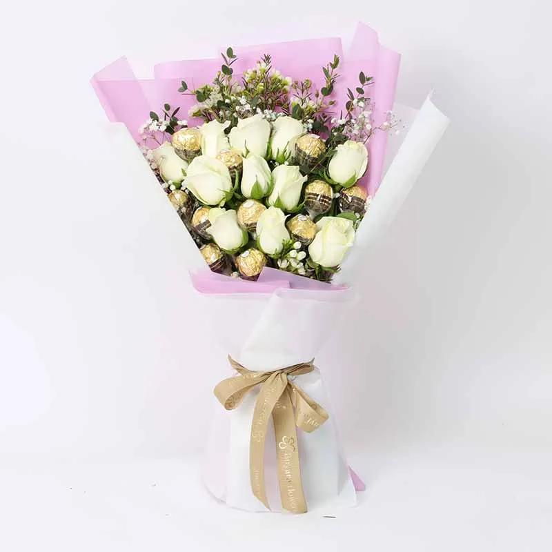 love-11-white-roses-and-ferrero-bouquet_1.webp