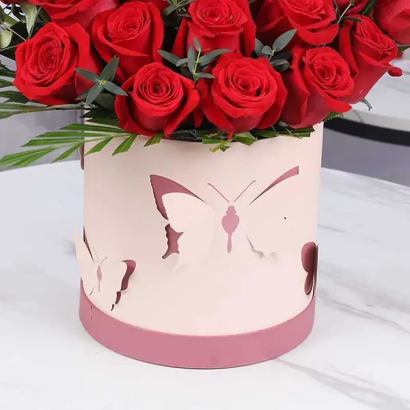 Butterfly 25 Red Roses Box thumbnail 4