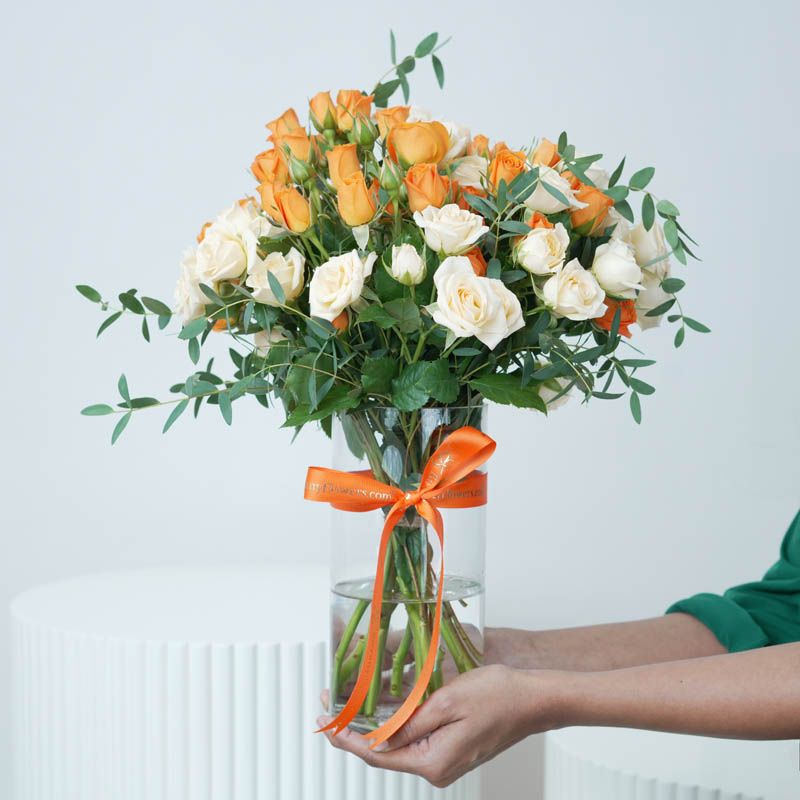 Fantastic 11 Baby Roses In Vase thumbnail 2