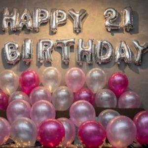 تزيين بالبالونات للذكرى الـ 21 باللون الوردي 1
