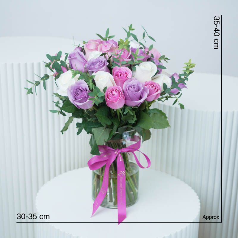 Grace 31 Roses in Vase thumbnail 4