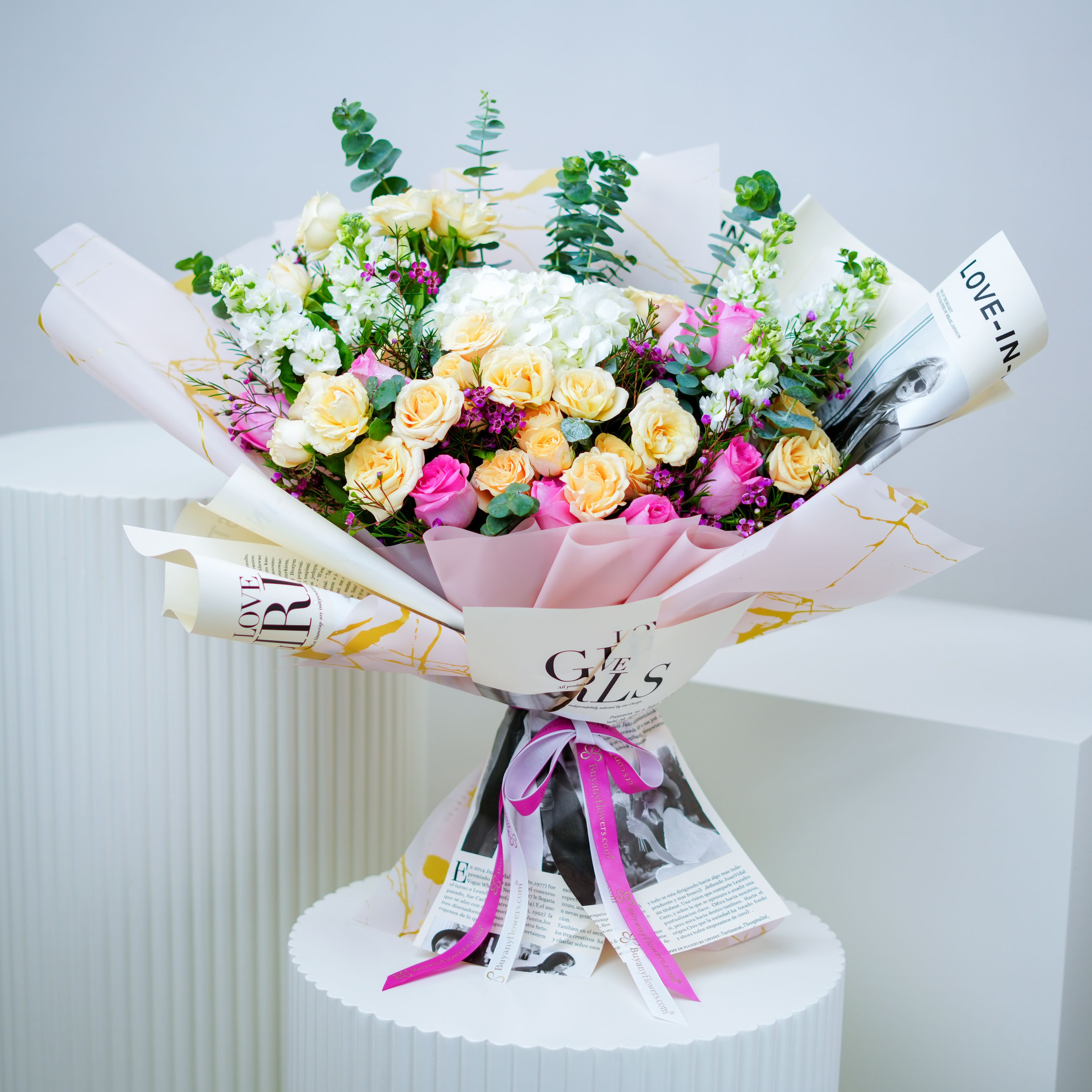 Hug 19 Flower Bouquet 1