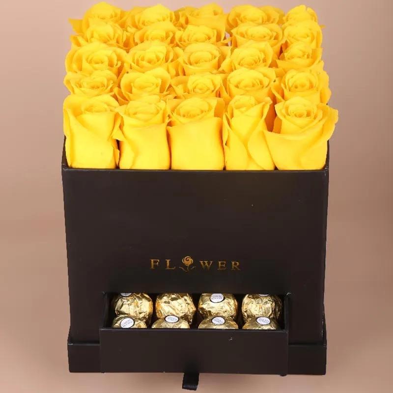 black-box-of-love-25-yellow-roses_1.webp