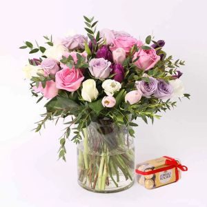 modest-60-roses-and-tulips-vase-with-ferrero-rocher_1.webp