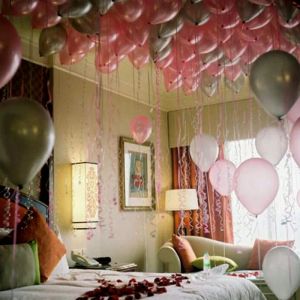 helium-balloons-and-rose-petals-bonanza_1.webp