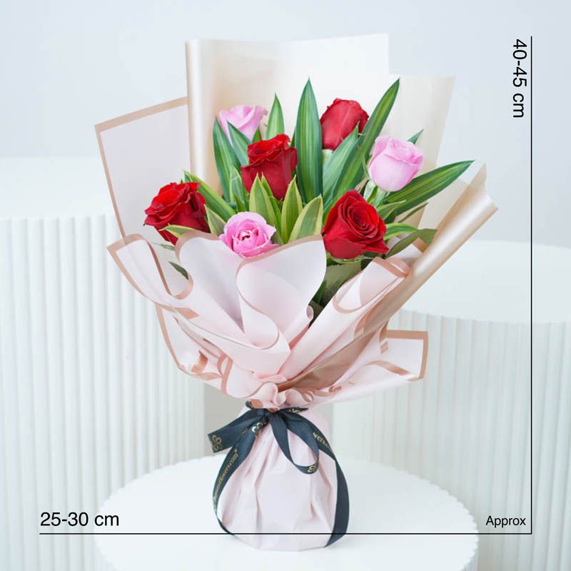 Cute 7 Roses Bouquet thumbnail 4