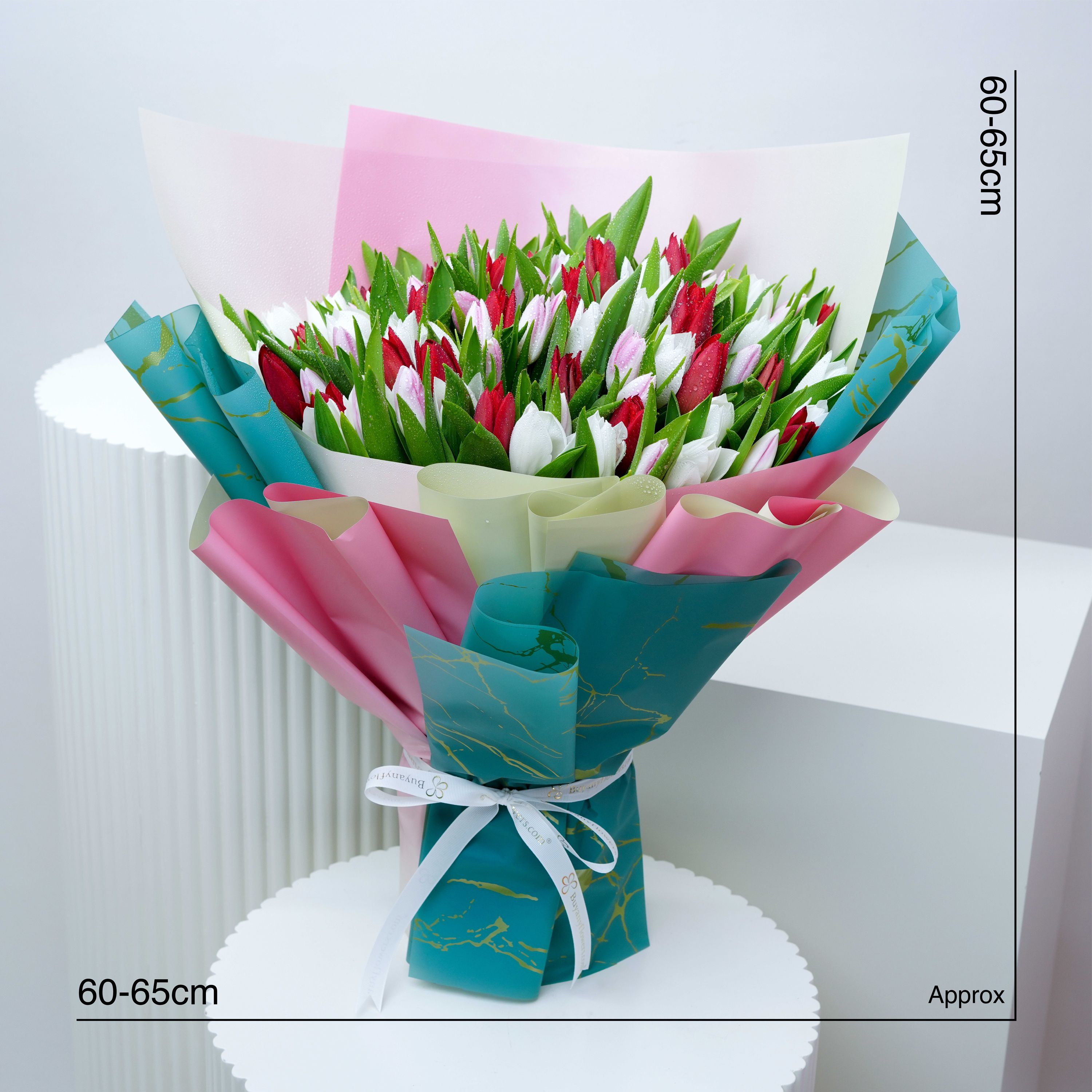 Grand Hug 101 Tulips Bouquet thumbnail 4
