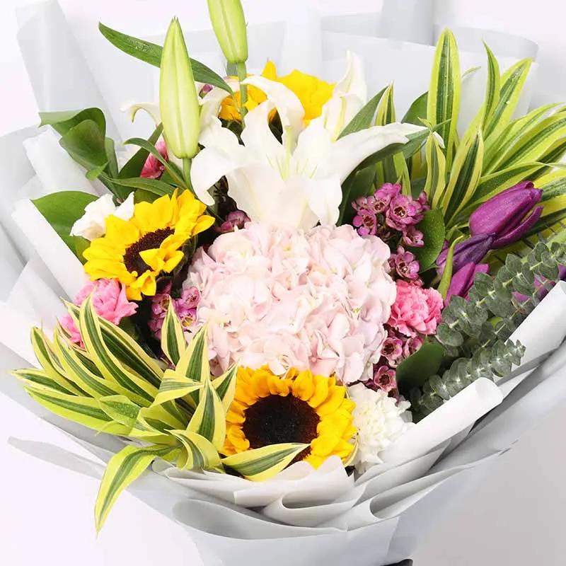 Amaze Mix Flower Bouquet thumbnail 3