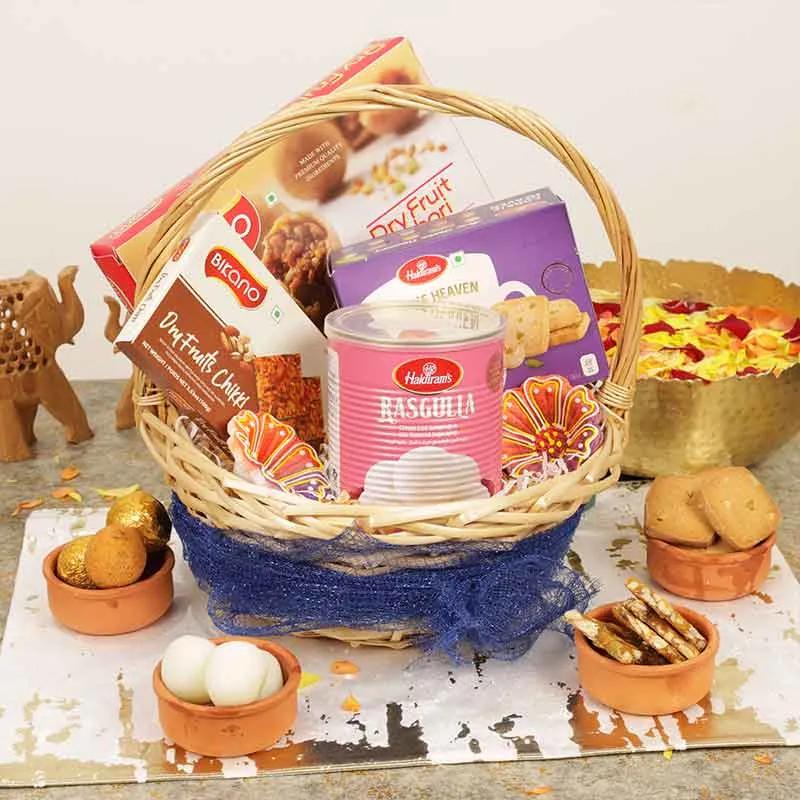 dry-fruit-sweetness-gift-basket_1.webp
