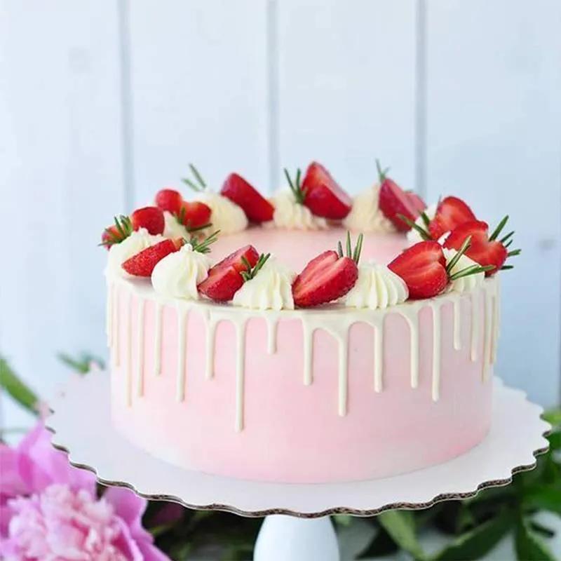 Elegant Strawberry Cake 4 Portion thumbnail 2