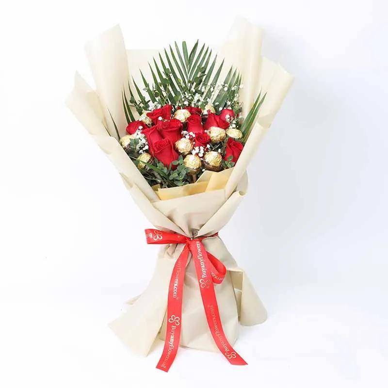 love-11-red-roses-and-ferrero-bouquet_1.webp