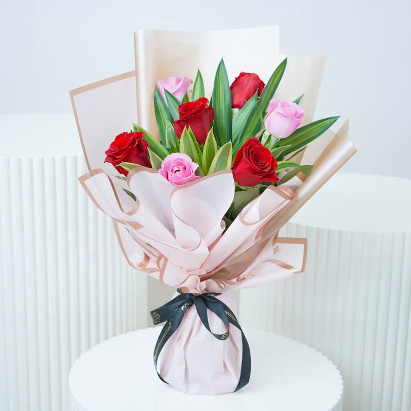 Cute 7 Roses Bouquet 1