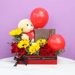 scarlet-floral-hamper_1.webp