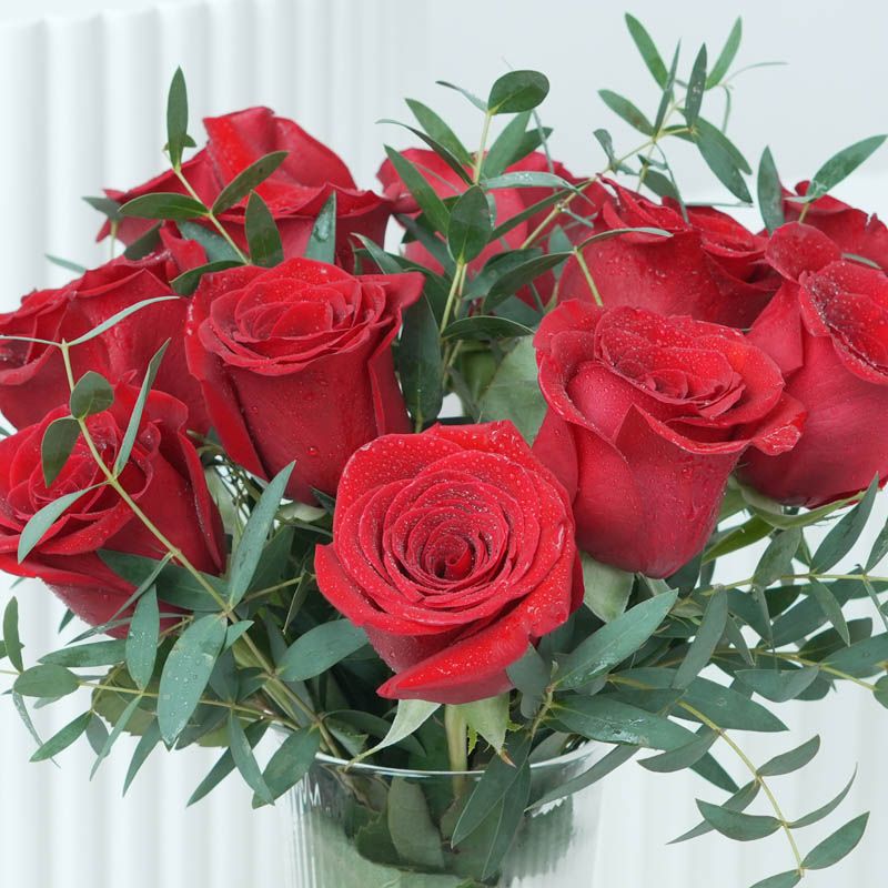 Beauty 11 Red Roses Vase thumbnail 3