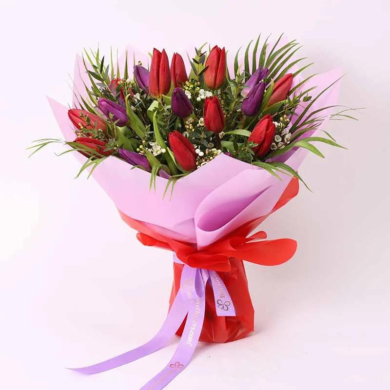 scarlet-beauty-19-tulips-bouquet_1.webp