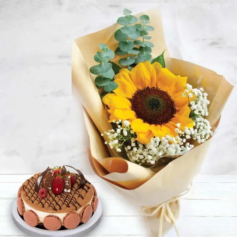 happy-face-bunch-and-triple-chocolate-cake_1.webp
