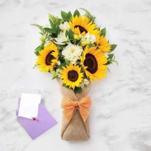 celebration-bouquet-and-greeting-card_1.webp