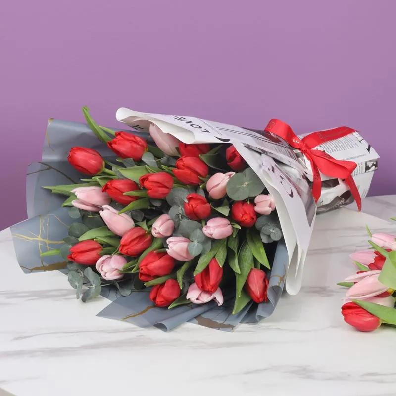 Mysterious 25 Red and Pink Tulips Bouquet thumbnail 4