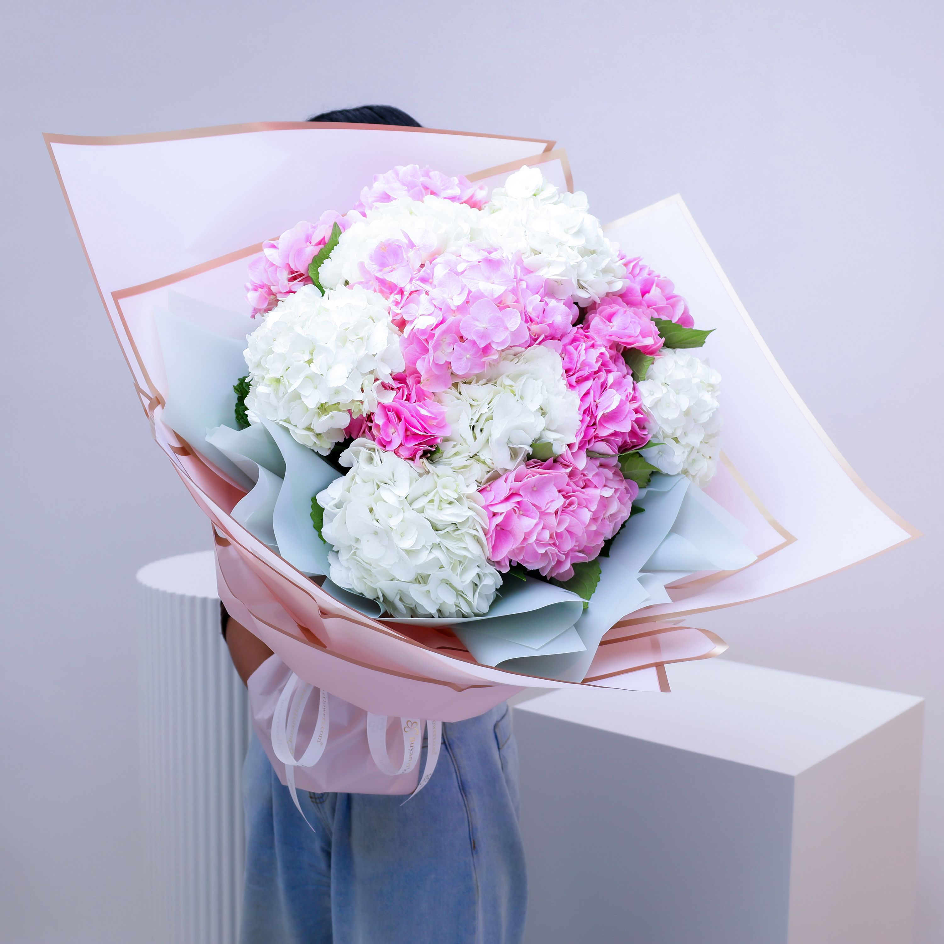 Grand 15 Hydrangea Bouquet thumbnail 2