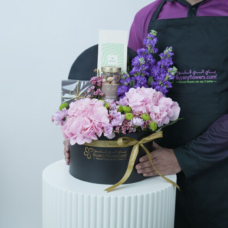 Bateel and Patchi Floral Hamper thumbnail 2