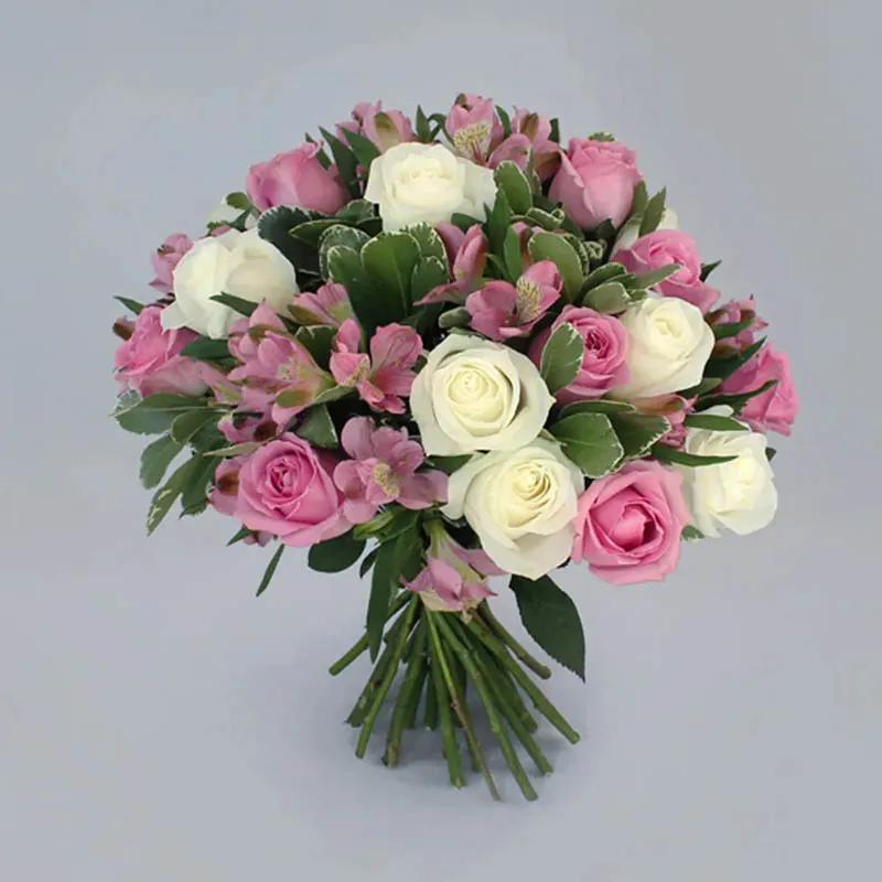 tuning-of-white-and-pink-roses_1.webp