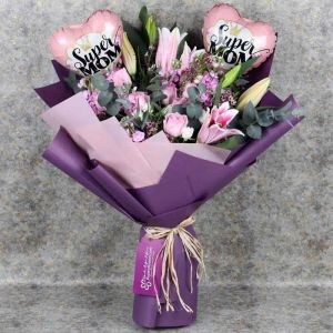 flowers-and-super-mom-balloons-bouquet_1.webp