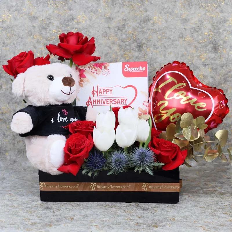 anniversary-flower-hamper_1.webp
