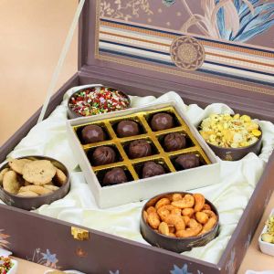 festive-joy-premium-gift-box_2.webp