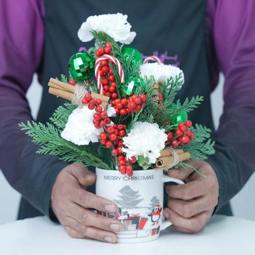 Christmas Joy Flowers in Mug - Flowers gift from Buy Any Flowers Dubai in Al Quoz Industrial Area 4, Dubai, UAE - image 2