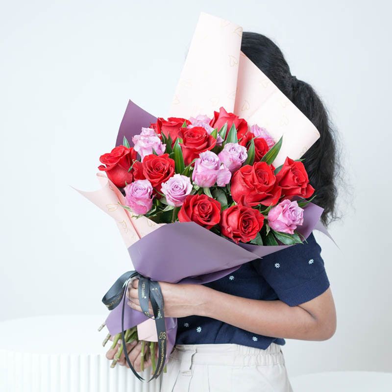 My Queen 21 Roses Bouquet thumbnail 2