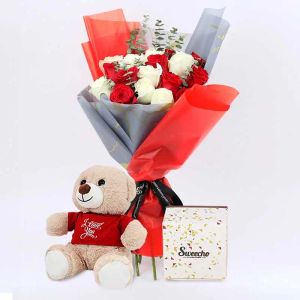 beautyinredandwhite21rosesbouquettrio_c686ab.webp