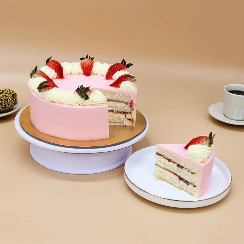 classic-strawberry-cake-4-portion_1.webp