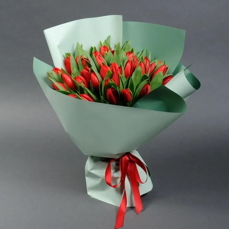 affair-51-red-tulips_1.webp