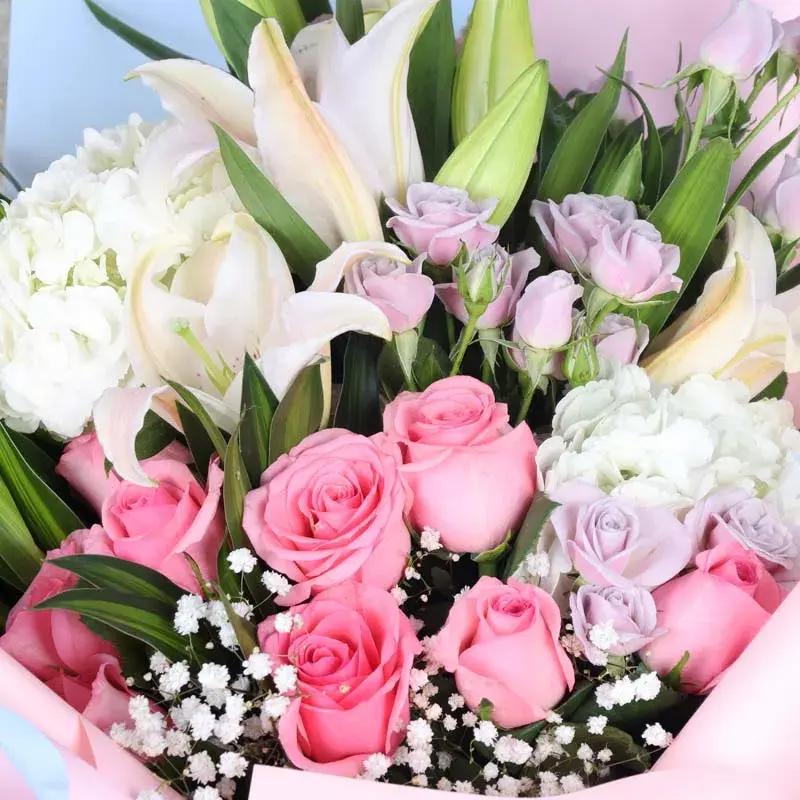 Lady in Town 17 Flower Bouquet thumbnail 3