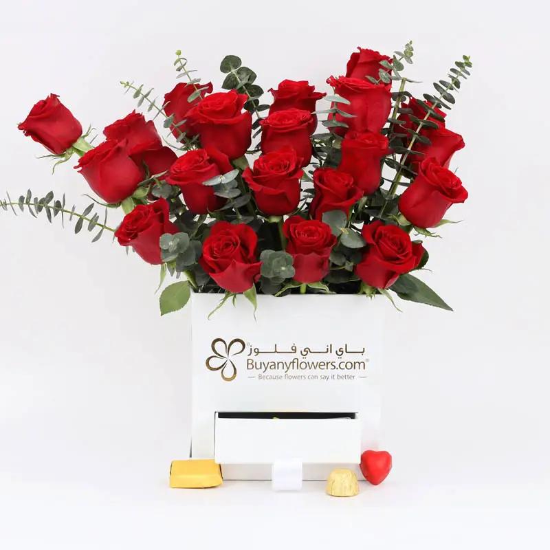 lovebox21redrosesandchocolates_d06413.webp