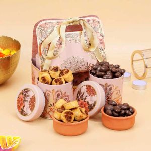 festive-sweet-indulgence-mini-hamper_1.webp