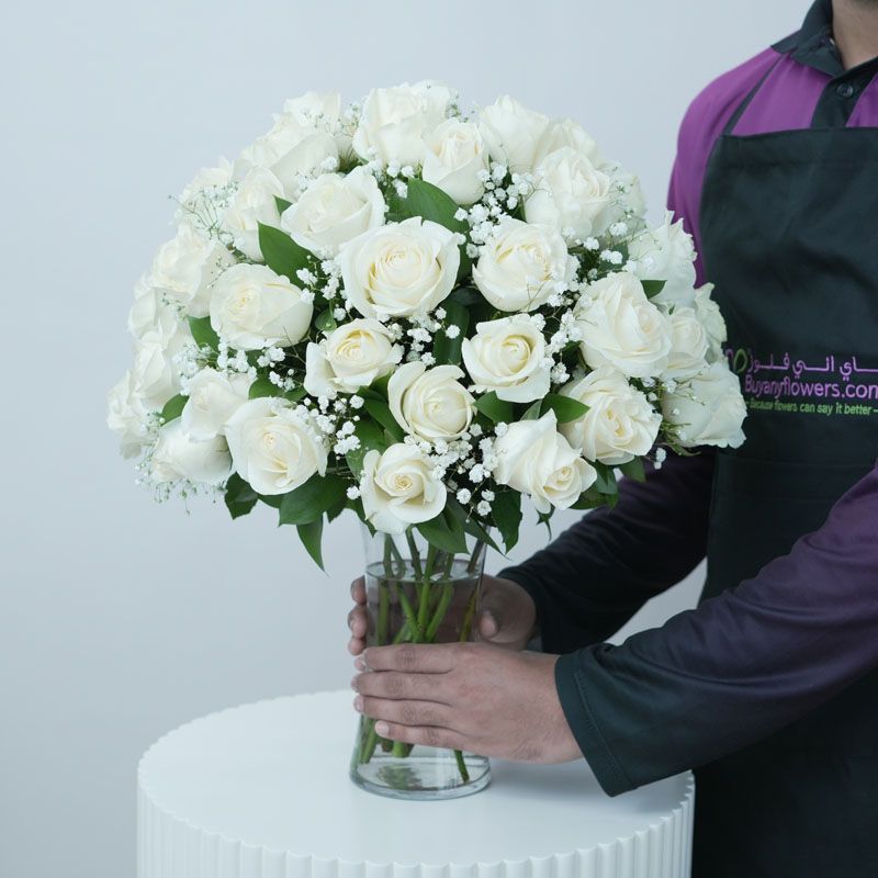 Peaceful 50 White Roses In Vase thumbnail 2