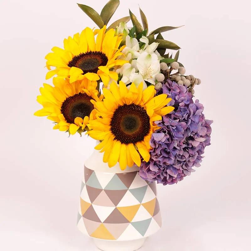 Radiant Flower Arrangement thumbnail 2