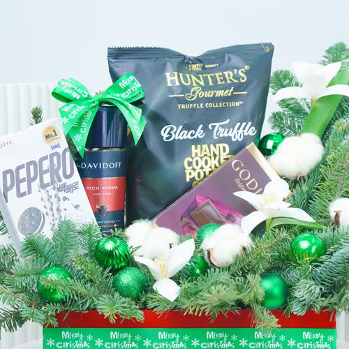 Christmas Holiday Gift Hamper - Gift Sets gift from Buy Any Flowers Dubai in Al Quoz Industrial Area 4, Dubai, UAE - image 3