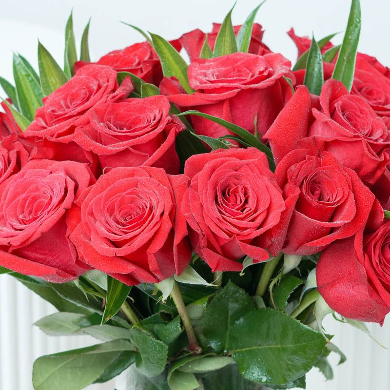 Beauty 21 Red Roses Vase thumbnail 3