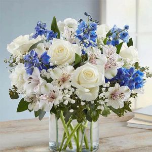 blue-and-white-flower-arrangement_1.webp