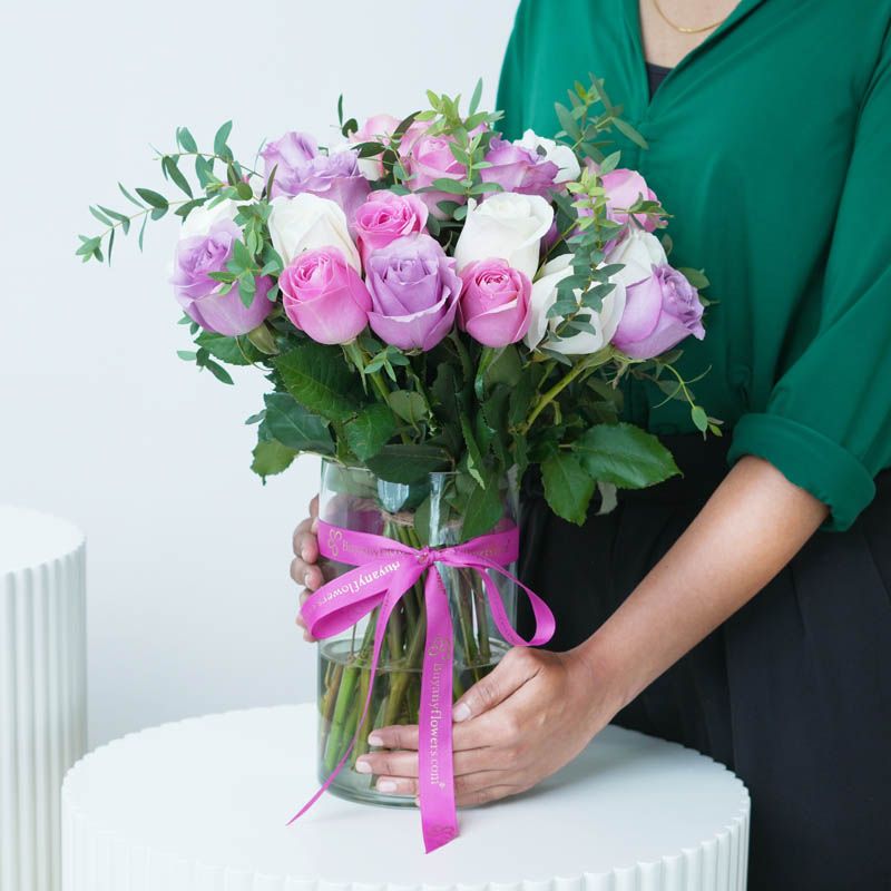 Grace 31 Roses in Vase thumbnail 2
