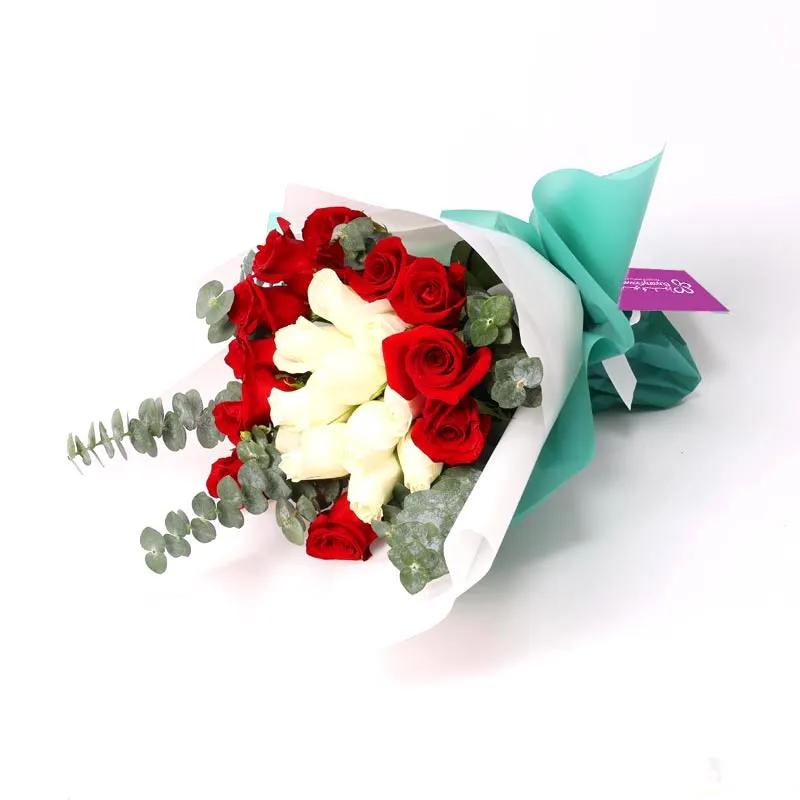 Classic Love 21 Roses Bouquet thumbnail 4