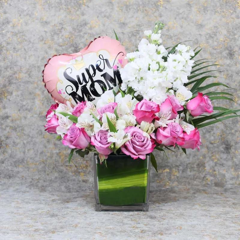 super-mom-balloon-and-flower-vase_1.webp