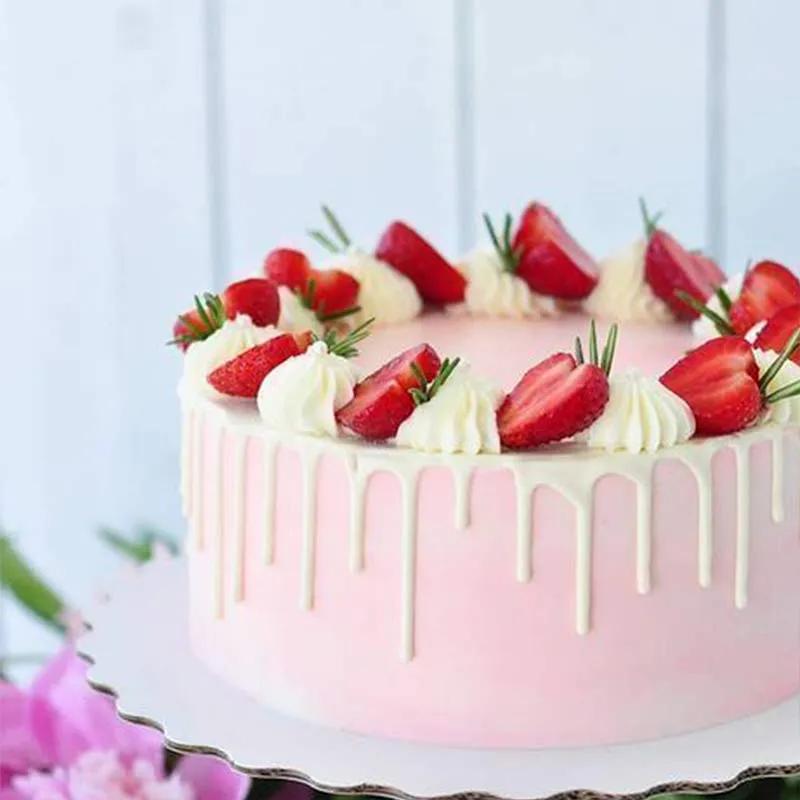 Elegant Strawberry Cake 4 Portion thumbnail 3