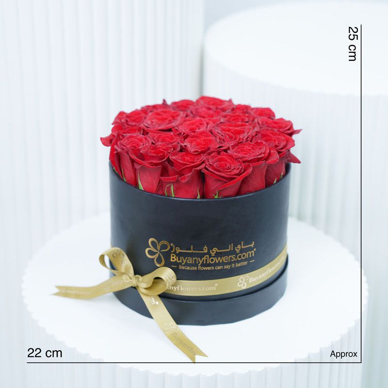 Red Roses in Black Round Box thumbnail 4