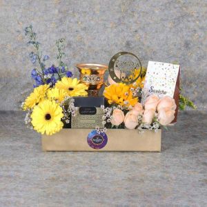 ramadan-floral-hamper-golden_1.webp